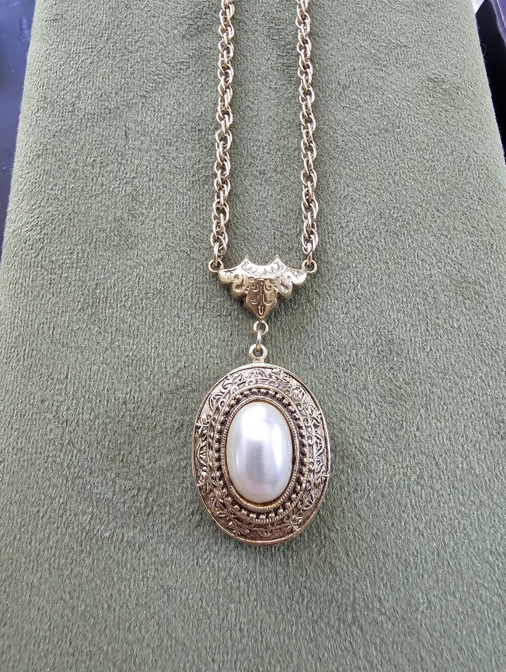 Vintage 1928 Locket Necklace